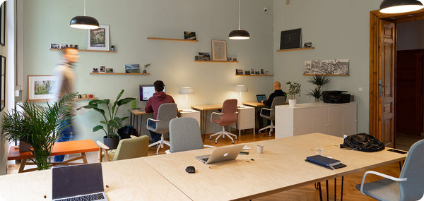 Coworking spaces: advantages and disadvantages of working together