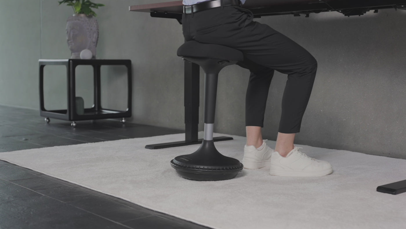 Ergonomischer Sitz- & Stehhocker DESKSPACE Wobble– Höhenverstellbar mit Wipp- und Wackelfunktion, ideal gegen Rücken- und Nackenschmerzen im Büro